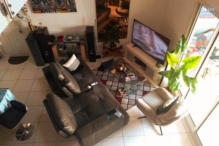 Beau duplex de type T4 de standing