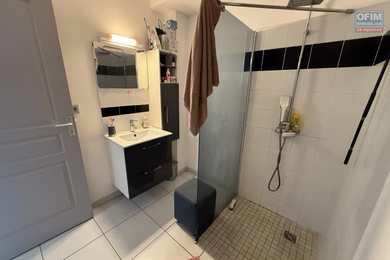 Bel appartement T2 récent de 64,55 m2, plein centre ville, ascenseur, piscine, etc...