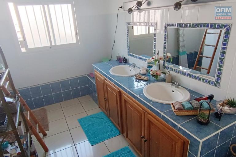 Villa F5 de 140 m2 à Mnanapany les bains (Henri TAFA 0692540262)