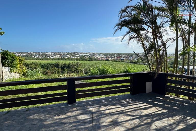 A louer Jolie Villa rénovée avec jardin clôturée sur riviere des roches Saint-Benoît