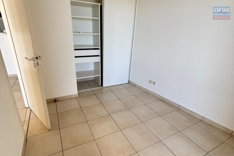 A louer appartement T2 à Bois de Nefles Ste Clotilde avec grande varangue vue mer .