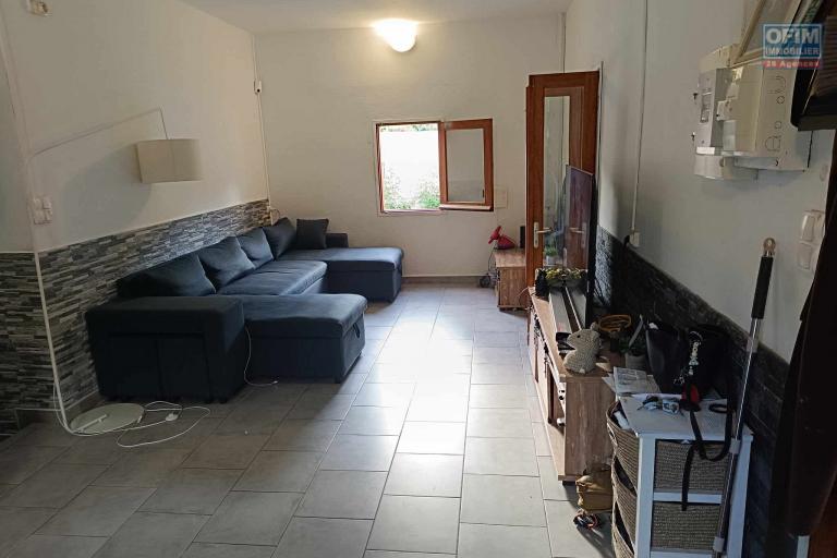 Charmante maison créole  3 chambres avec vue imprenable sur les montagnes à Bras Long Entre Deux