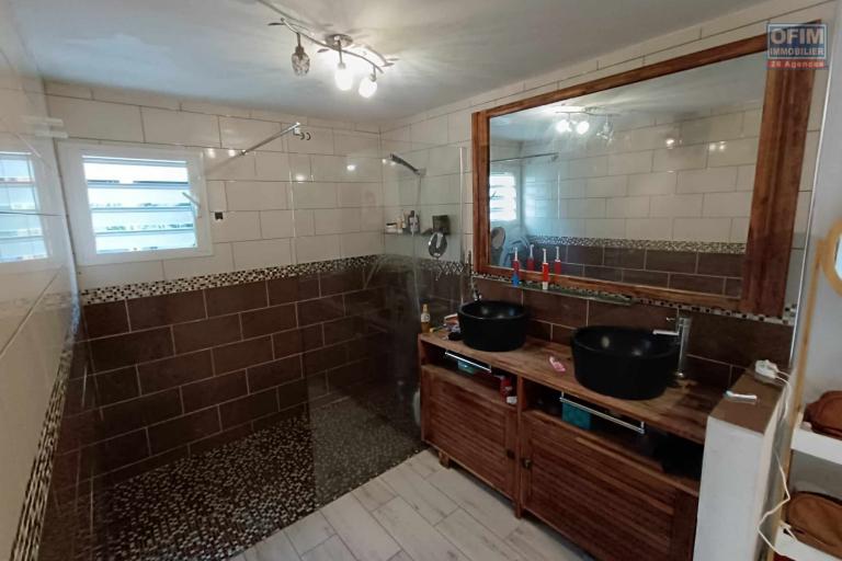 Charmante maison créole  3 chambres avec vue imprenable sur les montagnes à Bras Long Entre Deux