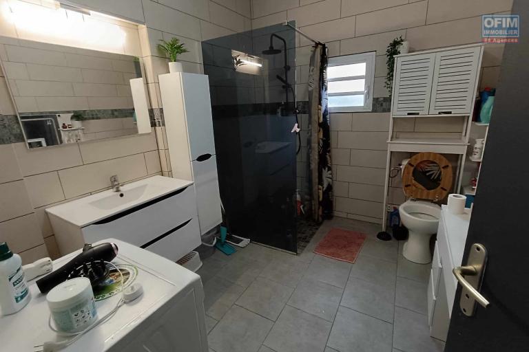 Charmante maison créole  3 chambres avec vue imprenable sur les montagnes à Bras Long Entre Deux