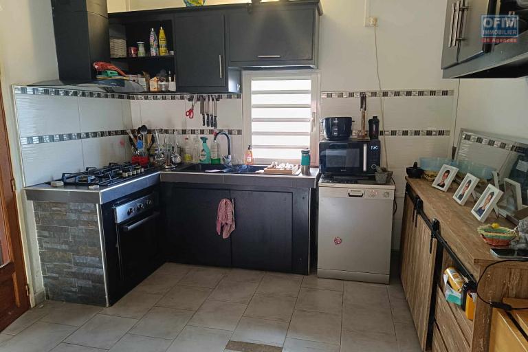 Charmante maison créole  3 chambres avec vue imprenable sur les montagnes à Bras Long Entre Deux