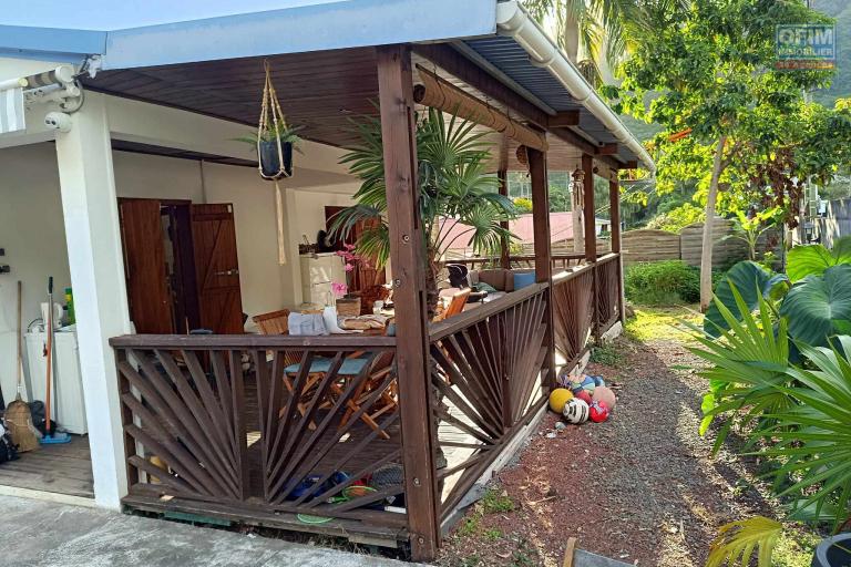 Charmante maison créole  3 chambres avec vue imprenable sur les montagnes à Bras Long Entre Deux