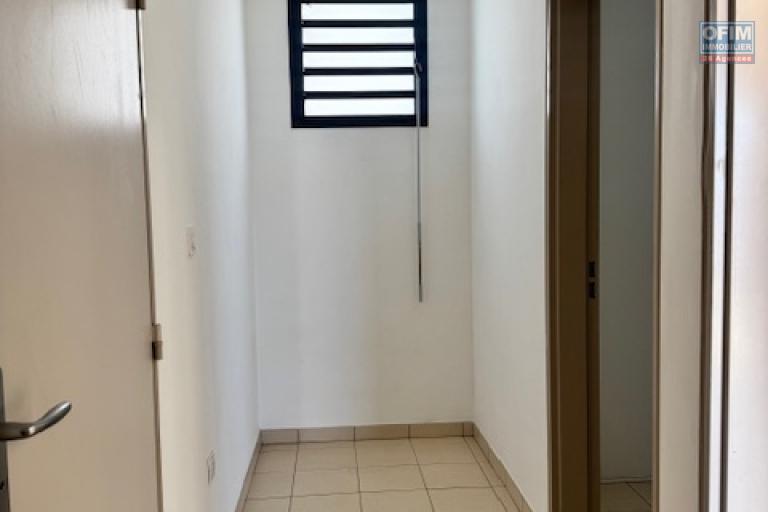 A louer bel appartement de type f3 lumineux sur la résidence BOIS DE SENTEUR avenue GEORGES BRASSENS à Sainte Clotilde.