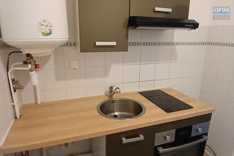 A LOUER un beau studio avec cour sur Sainte-Marie à 550 euros!!