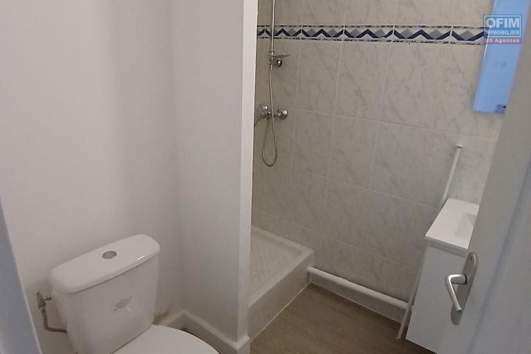 A LOUER un beau studio avec cour sur Sainte-Marie à 550 euros!!