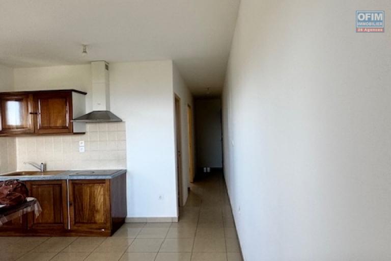 A louer cet jolie appartement de type F2 résidence INDRASANJIV à Domenjod Sainte Clotilde.