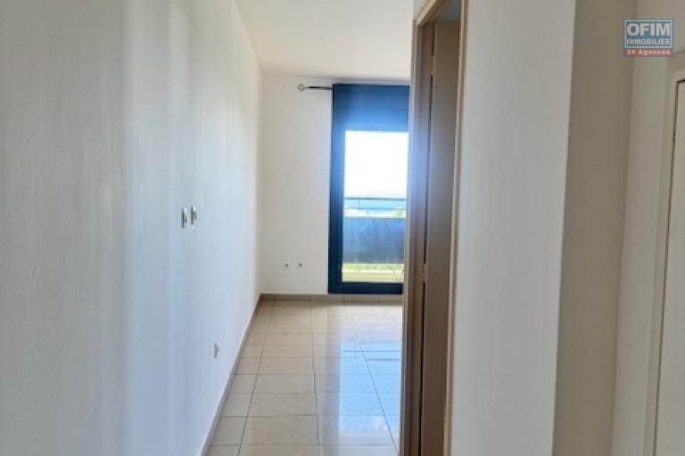 A louer cet jolie appartement de type F2 résidence INDRASANJIV à Domenjod Sainte Clotilde.