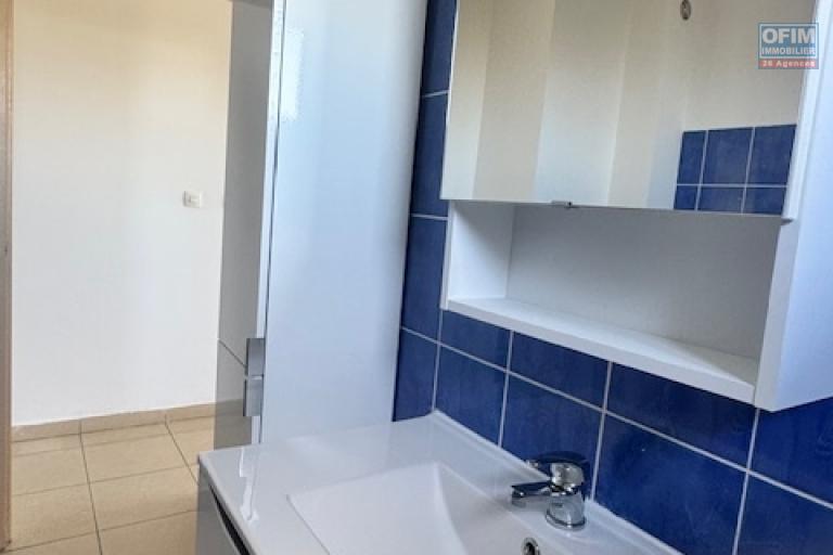 A louer cet jolie appartement de type F2 résidence INDRASANJIV à Domenjod Sainte Clotilde.