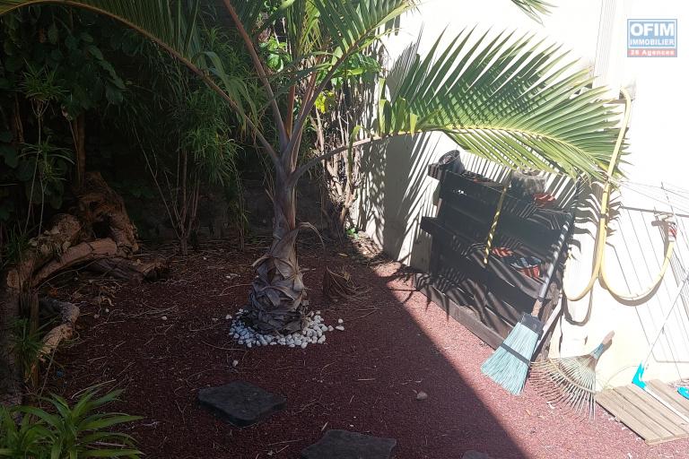 A louer appartement T2 meublé en rez de jardin face au lagon de Saint Leu