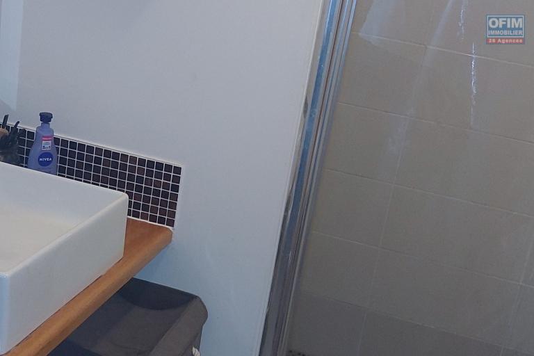 A louer appartement T2 meublé en rez de jardin face au lagon de Saint Leu
