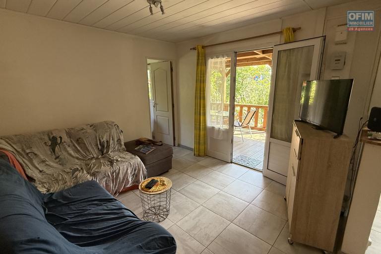 A Langevin une maison F4 + studio indépendant, vue mer, piscine hors sol, patio, à proximité de la route nationale et de l'océan.