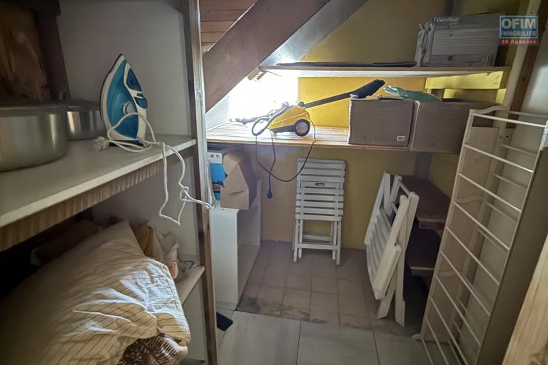 A Langevin une maison F4 + studio indépendant, vue mer, piscine hors sol, patio, à proximité de la route nationale et de l'océan.