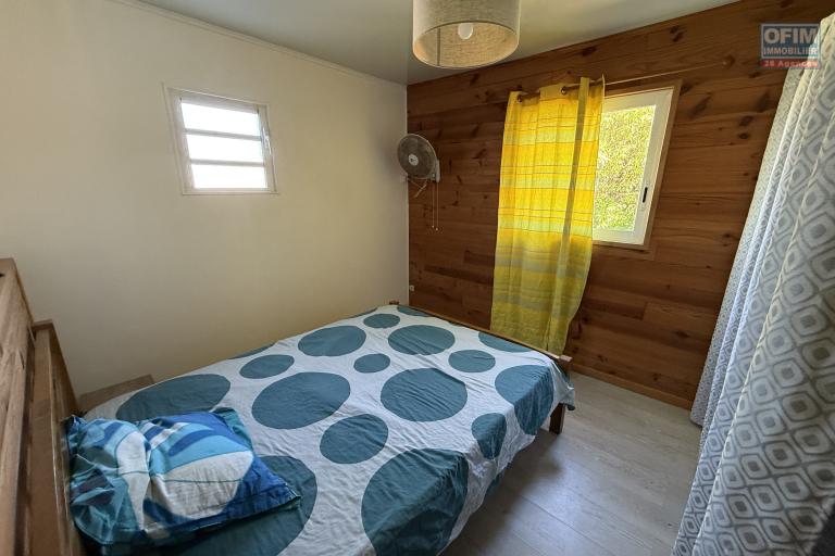 A Langevin une maison F4 + studio indépendant, vue mer, piscine hors sol, patio, à proximité de la route nationale et de l'océan.