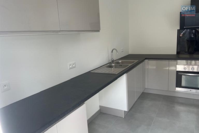 A louer appartement de type T4 au rez de chaussée dans une petite impasse.
