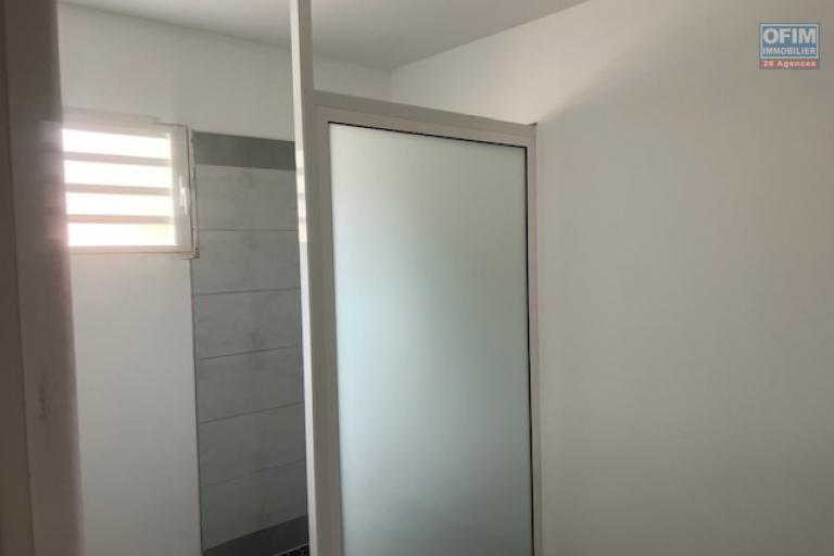 A louer appartement de type T4 au rez de chaussée dans une petite impasse.