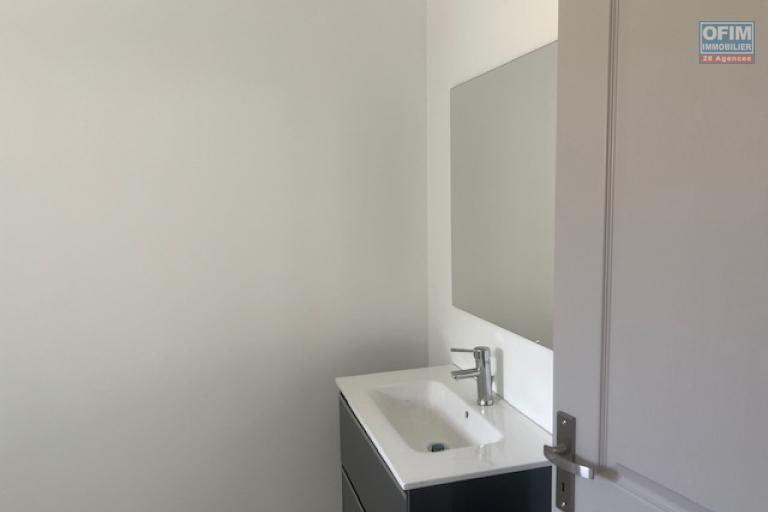 A louer appartement de type T4 au rez de chaussée dans une petite impasse.