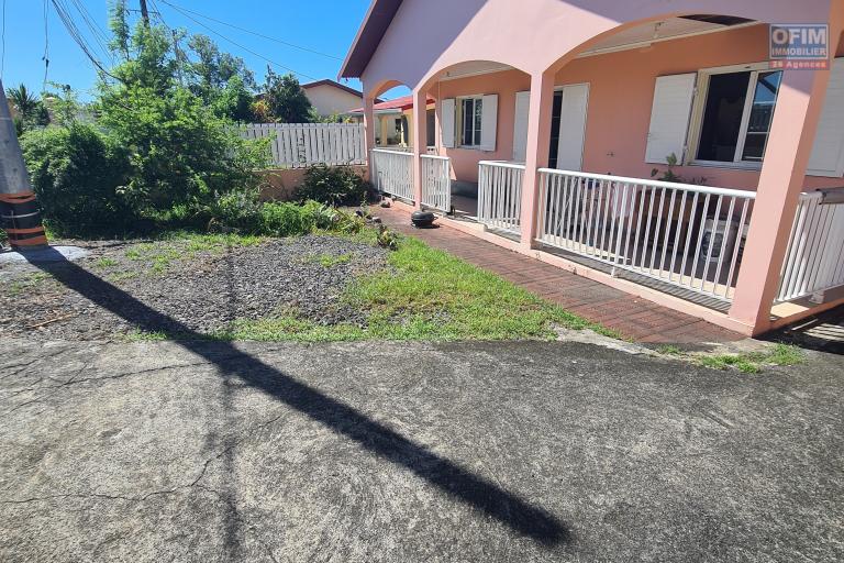 MAISON F4 SITUÉE À RIVIERE DU MAT LES BAS