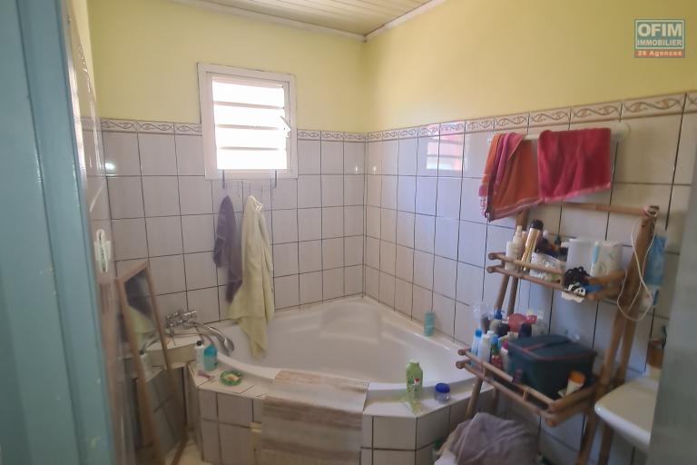 MAISON F4 SITUÉE À RIVIERE DU MAT LES BAS