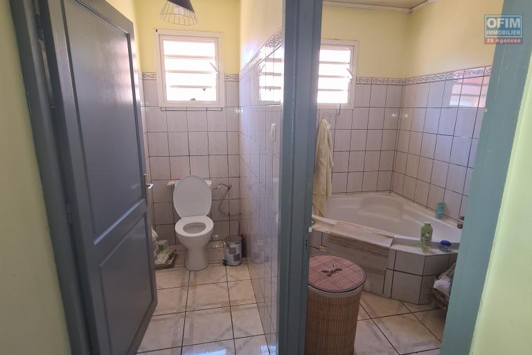 MAISON F4 SITUÉE À RIVIERE DU MAT LES BAS