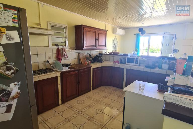 MAISON F4 SITUÉE À RIVIERE DU MAT LES BAS