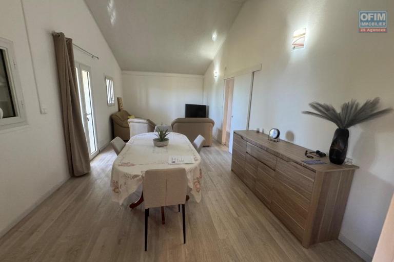 A louer magnifique villa MEUBLE F5 de plain-pied entièrement rénovée d'environ 120 m²  à Berive