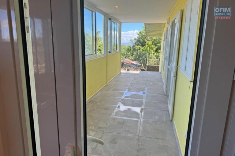 A louer magnifique villa MEUBLE F5 de plain-pied entièrement rénovée d'environ 120 m²  à Berive