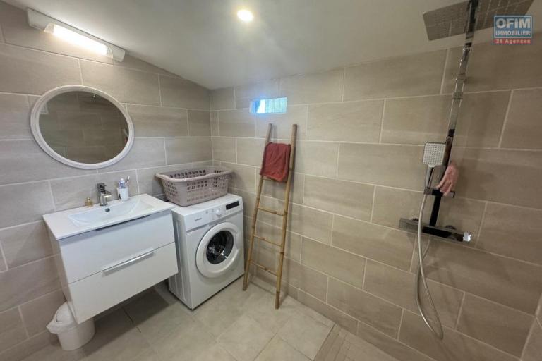A louer magnifique villa MEUBLE F5 de plain-pied entièrement rénovée d'environ 120 m²  à Berive