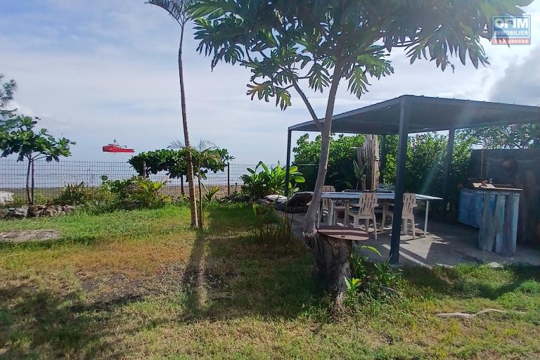 A VENDRE SUPERBE VILLA  F4 IDEALEMENT SITUEE EN BORD DE MER DE SAINT-PAUL