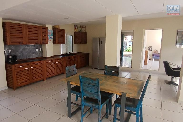 A VENDRE SUPERBE VILLA  F4 IDEALEMENT SITUEE EN BORD DE MER DE SAINT-PAUL