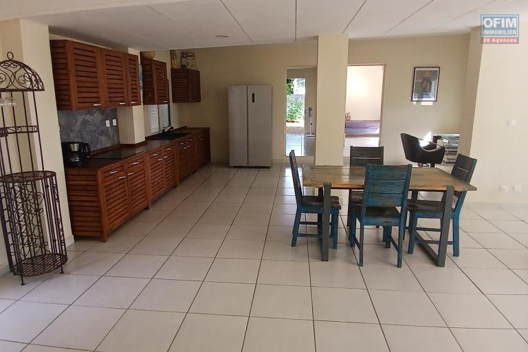 A VENDRE SUPERBE VILLA  F4 IDEALEMENT SITUEE EN BORD DE MER DE SAINT-PAUL