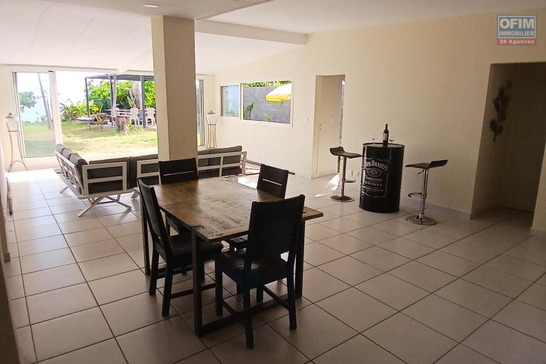 A VENDRE SUPERBE VILLA  F4 IDEALEMENT SITUEE EN BORD DE MER DE SAINT-PAUL