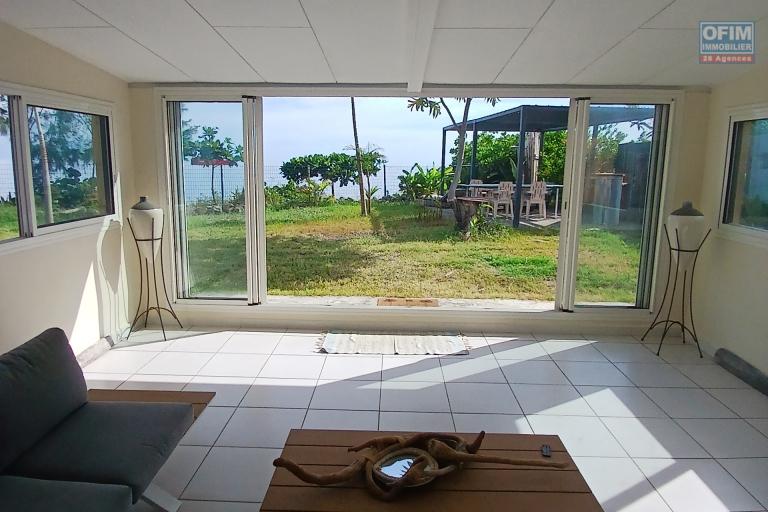 A VENDRE SUPERBE VILLA  F4 IDEALEMENT SITUEE EN BORD DE MER DE SAINT-PAUL