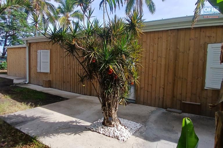 A VENDRE SUPERBE VILLA  F4 IDEALEMENT SITUEE EN BORD DE MER DE SAINT-PAUL