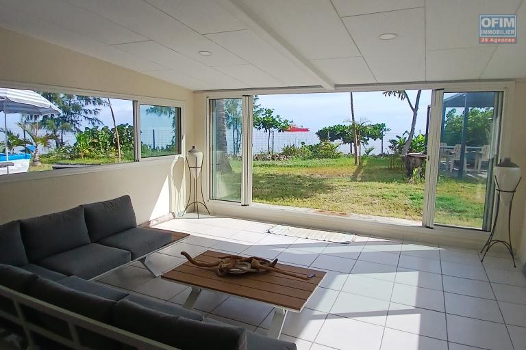 A VENDRE SUPERBE VILLA  F4 IDEALEMENT SITUEE EN BORD DE MER DE SAINT-PAUL