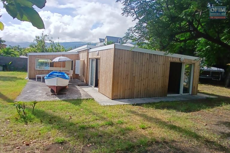 A VENDRE SUPERBE VILLA  F4 IDEALEMENT SITUEE EN BORD DE MER DE SAINT-PAUL