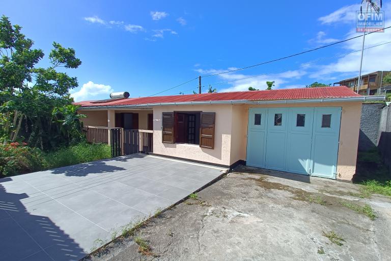 A vendre Villa F5 de 130 m2 avec grand garage à Sainte-Anne