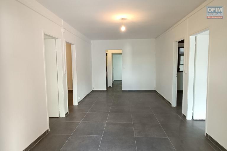 A vendre Villa F5 de 130 m2 avec grand garage à Sainte-Anne
