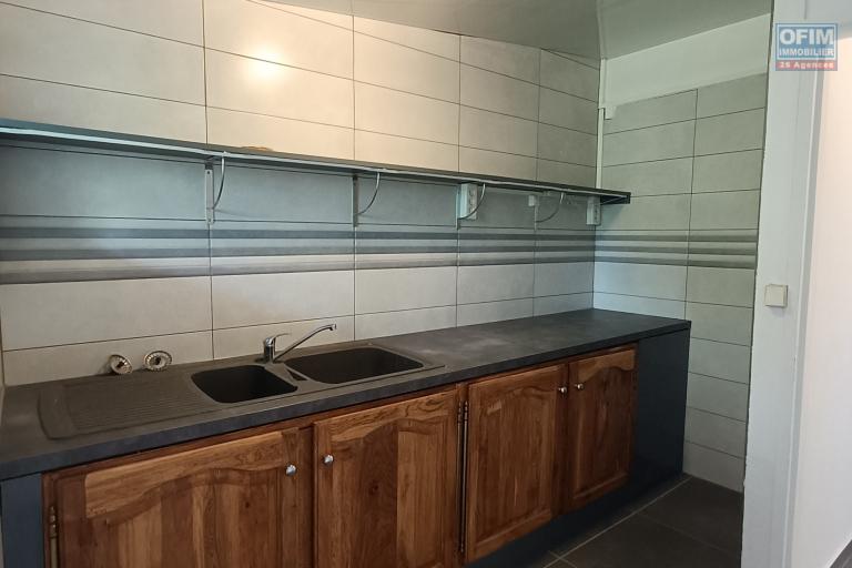 A vendre Villa F5 de 130 m2 avec grand garage à Sainte-Anne