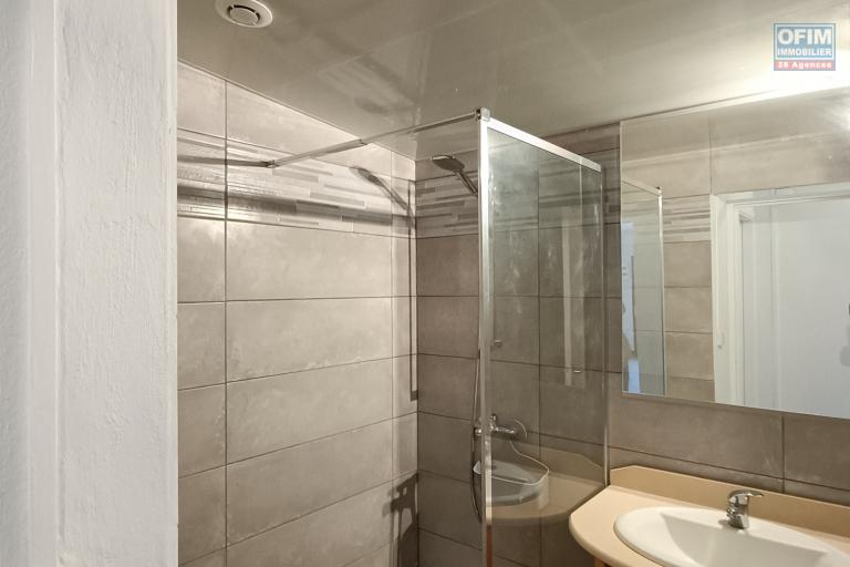 A vendre Villa F5 de 130 m2 avec grand garage à Sainte-Anne