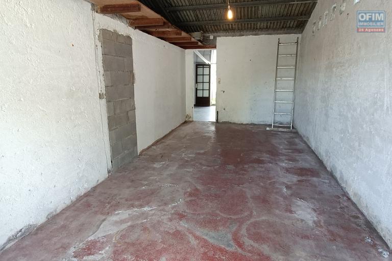 A vendre Villa F5 de 130 m2 avec grand garage à Sainte-Anne