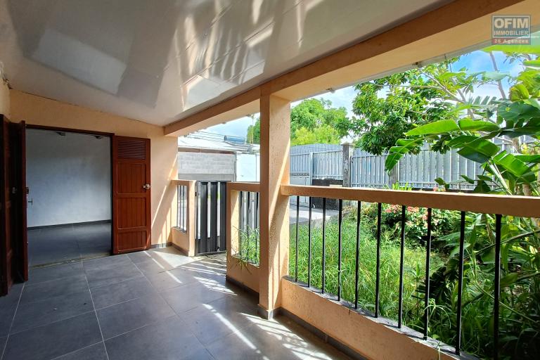 A vendre Villa F5 de 130 m2 avec grand garage à Sainte-Anne