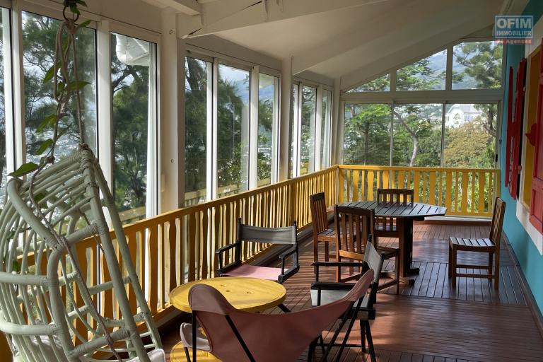 À vendre villa type F4 avec ses deux T2 indépendants - Vue véranda maison