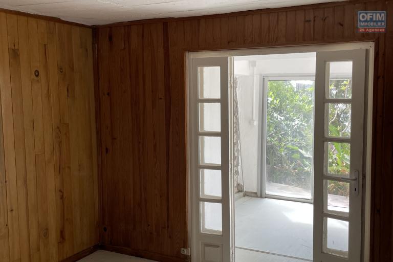 À vendre villa type F4 avec ses deux T2 indépendants - Premier T2 indépendant