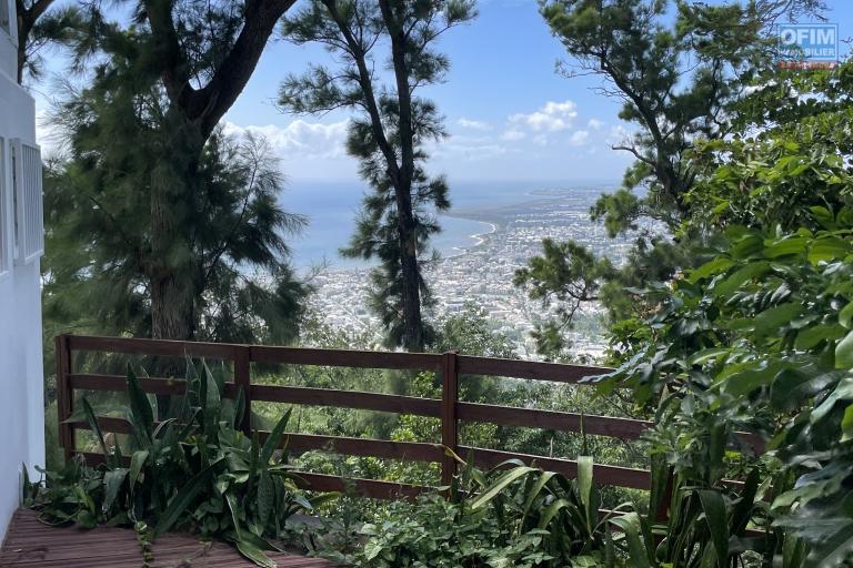 À vendre villa type F4 avec ses deux T2 indépendants - Terrasse avec vue du premier T2