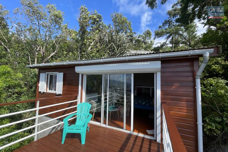 À vendre villa type F4 avec ses deux T2 indépendants - Vue du deuxième T2 depuis la terrasse extérieure