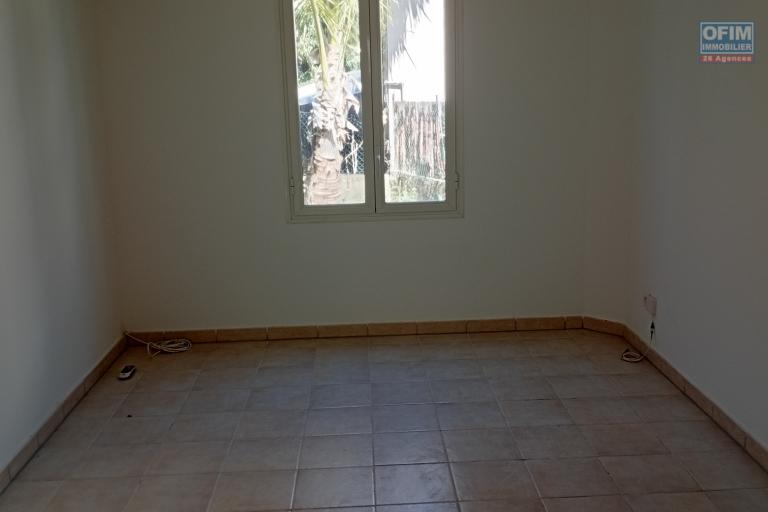 A LOUER APPARTEMENT T2 EN REZ DE JARDIN DE 60 M2 A LA SALINE LES BAINS